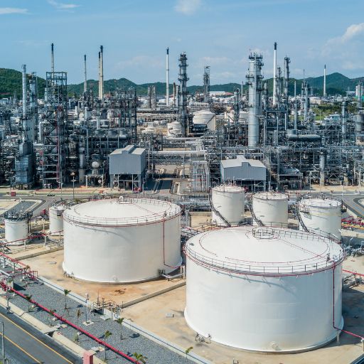 Asesoría legal en proyectos minero-energéticos, hidrocarburos, títulos mineros, contratos de exploración y producción, due diligence, cumplimiento regulatorio y litigios sectoriales.